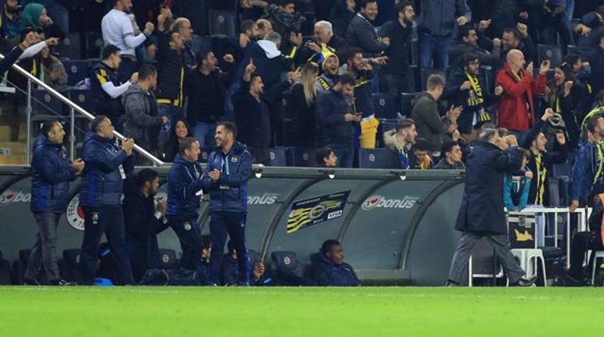 Kadık&ouml;y'de şok g&ouml;r&uuml;nt&uuml;! Bir tek Emenike sevinmedi!