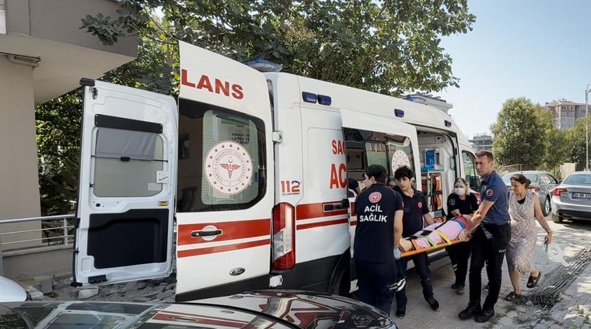 Avcılar’da cam silerken düşen kadın yaralandı