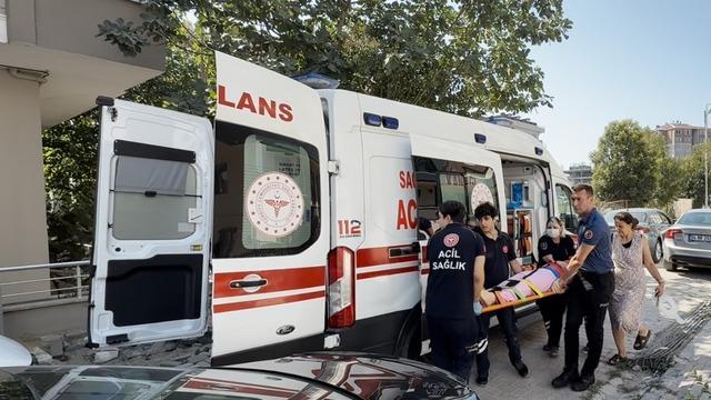 Avcılar’da cam silerken düşen kadın yaralandı