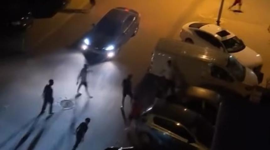 Bursa'da mahallenin gen&ccedil;leri bir birine girdi