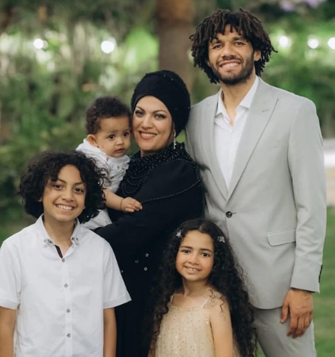 Süper Lig in eski futbolcusu Mohamed Elneny, eşinin üstüne kuma getirdi!  1