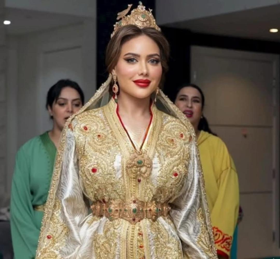 Süper Lig in eski futbolcusu Mohamed Elneny, eşinin üstüne kuma getirdi!  2