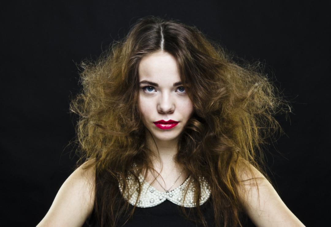 Kızların korkulu rüyası: Saç elektriklenmesini önleyen ev yapımı sprey tarifi! Saç elektriklenmesi nasıl önlenir? 1