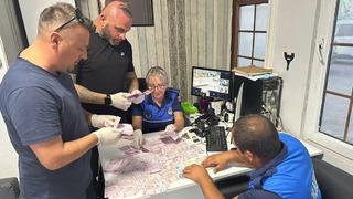 Dilencinin üzerinden çıkan para şaşkına çevirdi: Zabıta ekipleri saymakla bitiremedi!