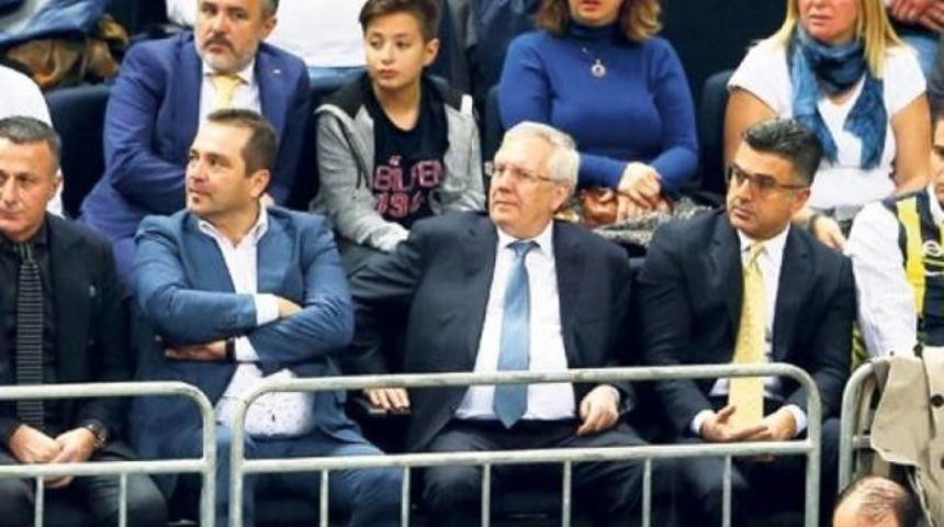 Aziz Yıldırım'dan rakibe ıslık