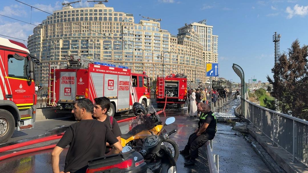 İstanbul da seyir halindeki otobüs alev alev yandı: Tramvay seferleri durduruldu 4