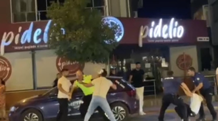 Ceza yazan polise saldırdılar!