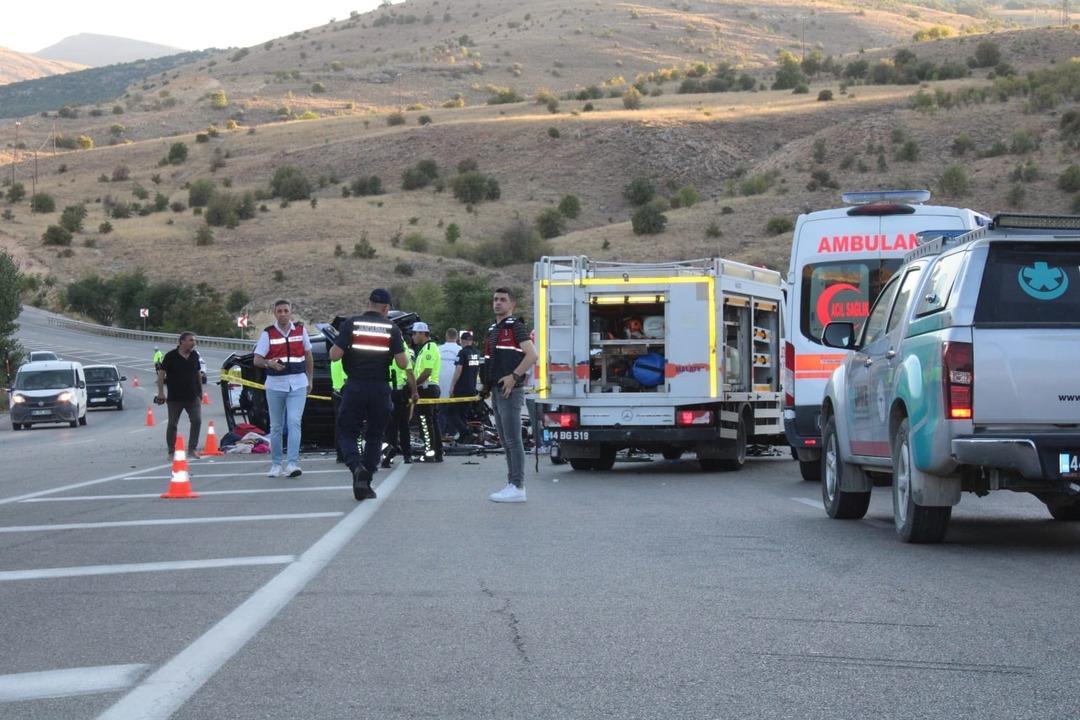 SON DAKİKA | Malatya-Kayseri karayolunda korkunç kaza! Kafa kafaya çarpıştılar: 4 ölü, 2 yaralı 2