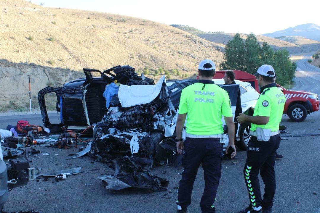 SON DAKİKA | Malatya-Kayseri karayolunda korkunç kaza! Kafa kafaya çarpıştılar: 4 ölü, 2 yaralı 1