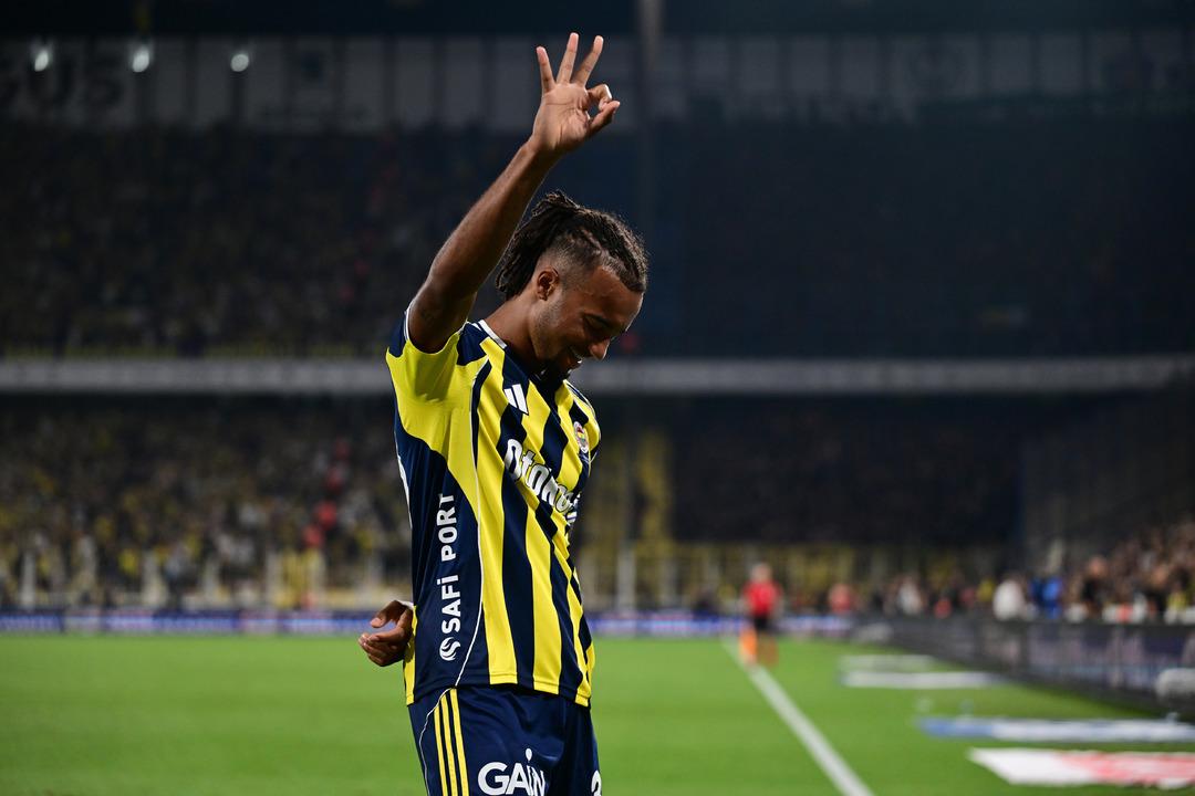 Kadıköy de sürpriz yok! Fenerbahçe sahasında konuk ettiği Kocaelispor u 3-1 mağlup etti 3
