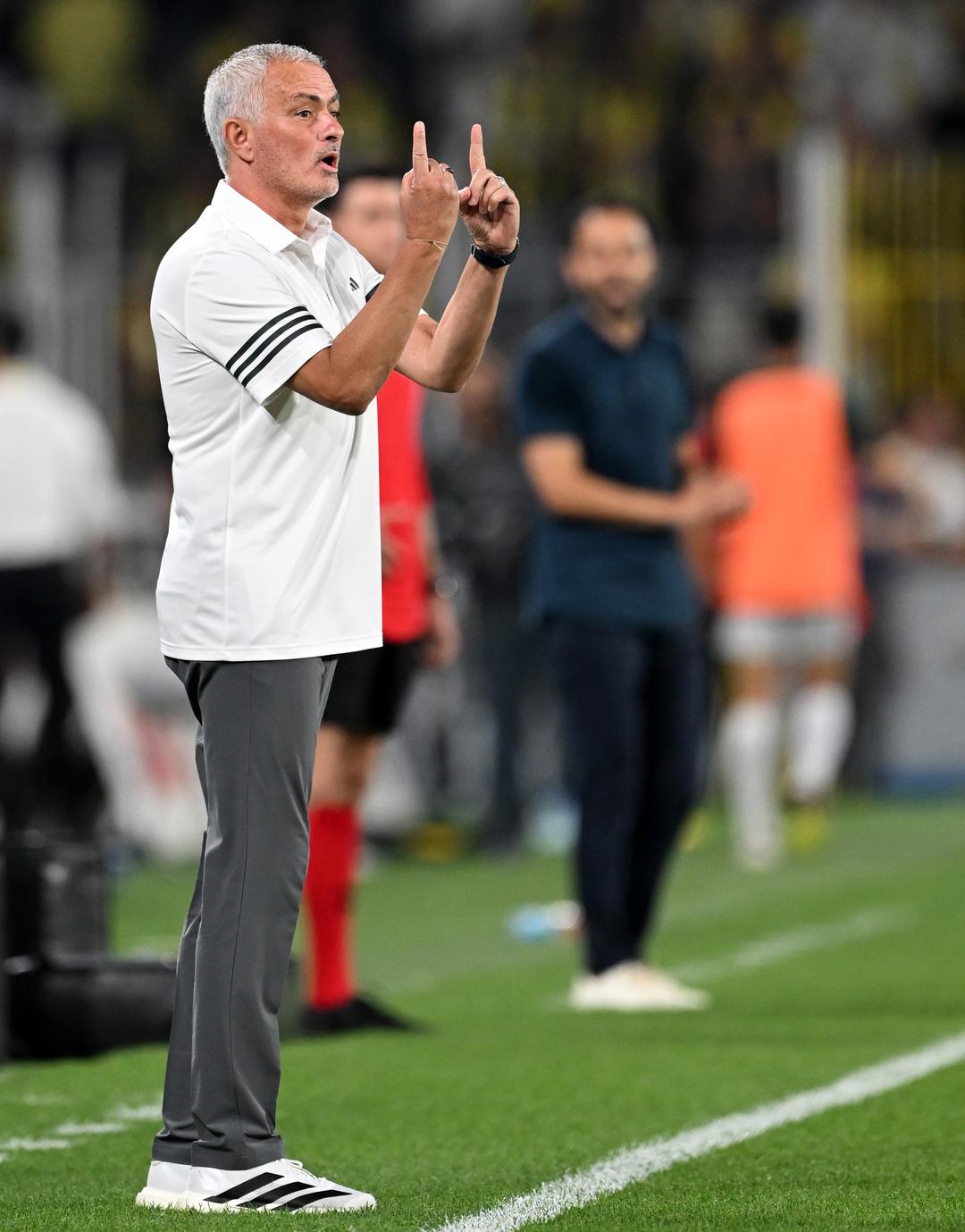 Fenerbahçe Teknik Direktörü Jose Mourinho dan Kocaelispor galibiyeti sonrası yorumculara gönderme!  2