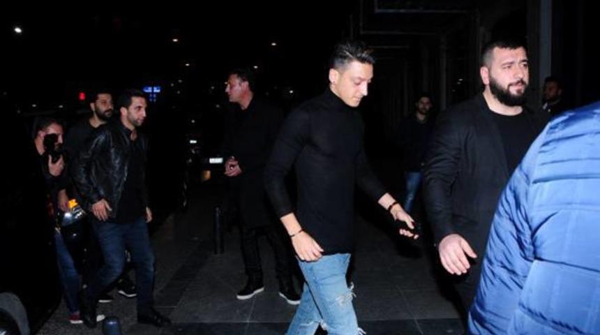 Mesut &Ouml;zil İstanbul&rsquo;da &ccedil;apkınlık turunda!