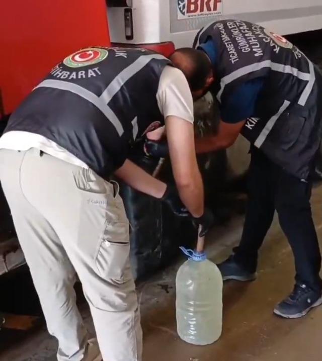 Hakkari’de tırın yakıt deposuna 33 litre sıvı metamfetamin ele geçirildi 2