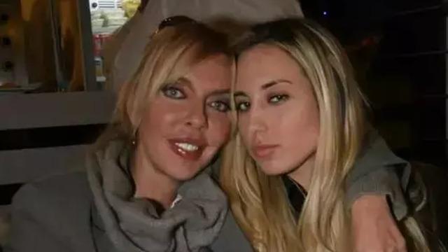 Ahu Tuğba'nın kızı Anjelik Bodrum'a gitti! Duygusal mesaj