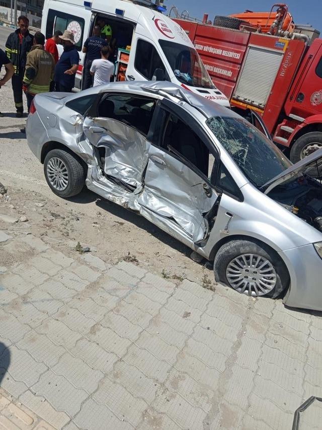 640xauto Antakya’da trafik kazası : 2 yaralı
