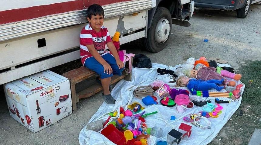 Bisiklet parası kazanmak için tezgah açan çocuklar, hayallerine erken kavuştu