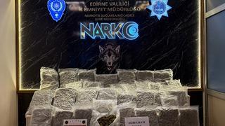 Edirne'de bir otomobilde 26 kilo 200 gram sentetik uyuşturucu ele geçirildi