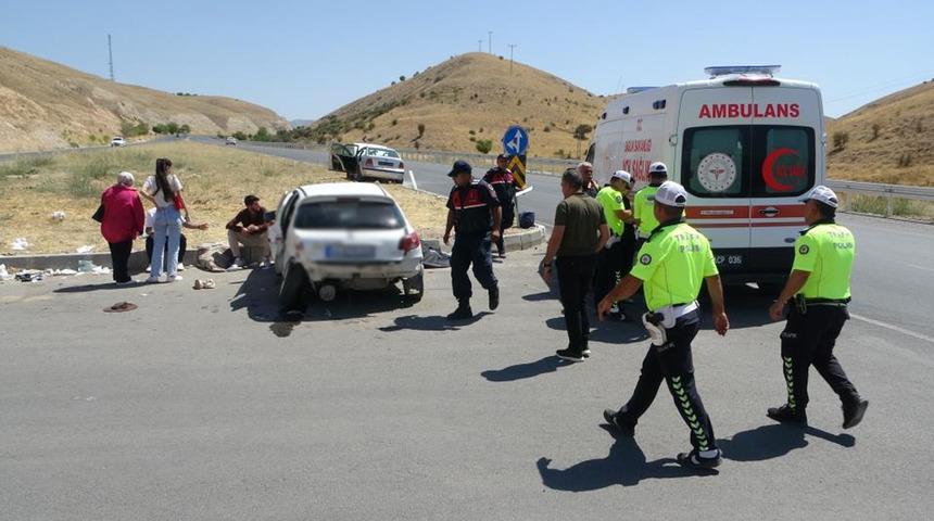 Malatya'da otomobiller çarpıştı! Ölü ve yaralılar var