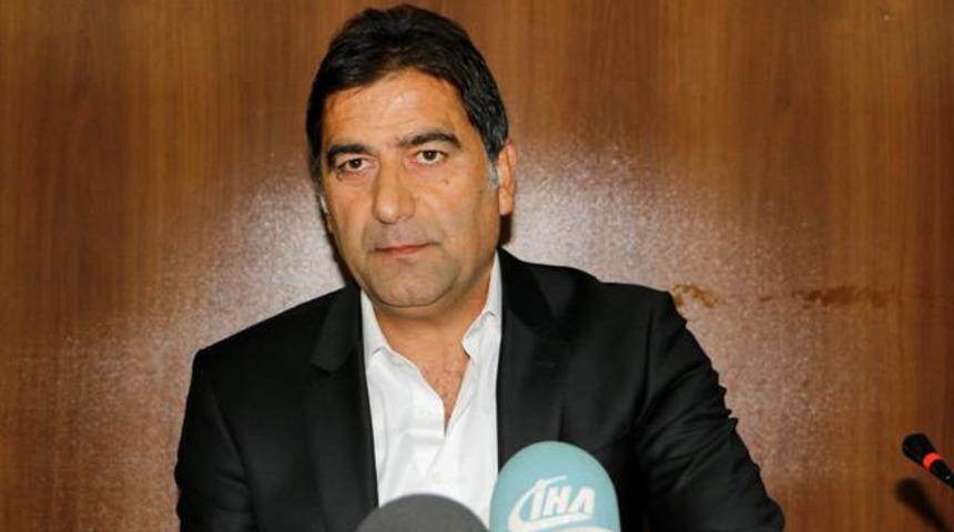 &Uuml;nal Karaman istifa etti