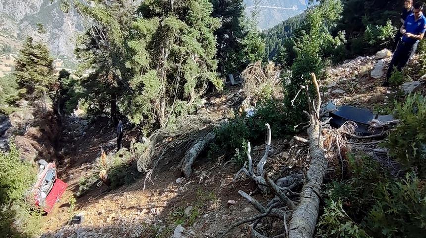 Adana’da otomobil uçuruma yuvarlandı! Hayatlarını kaybettiler