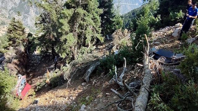 Adana’da otomobil uçuruma yuvarlandı! Hayatlarını kaybettiler