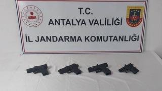Antalya'da kaçak silah operasyonunda 4 kişi yakalandı