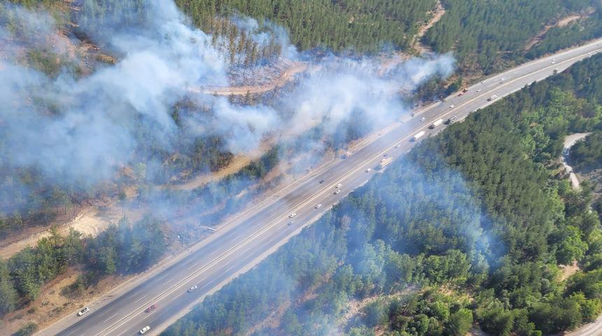 Adana Pozantı'da otomobilde çıkan yangın ormana sıçradı