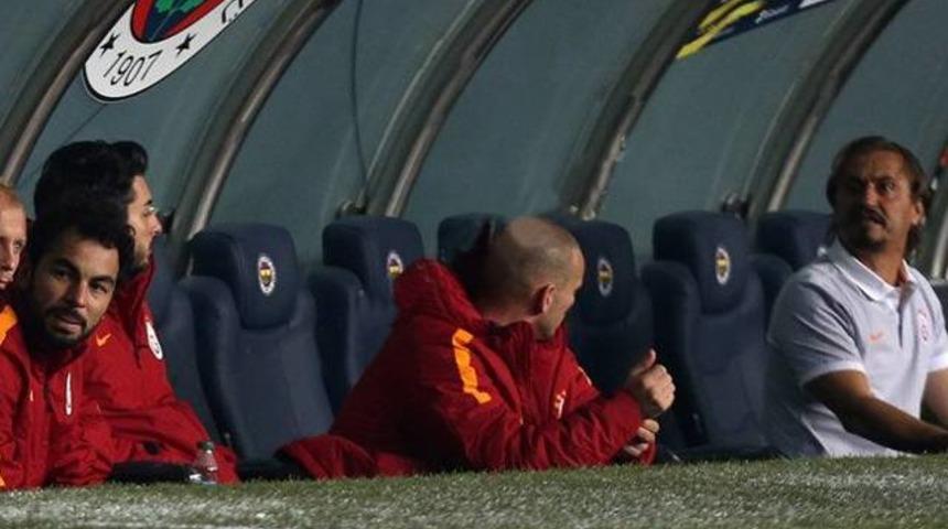 Sel&ccedil;uk'tan Ayhan Akman'a k&uuml;f&uuml;r!