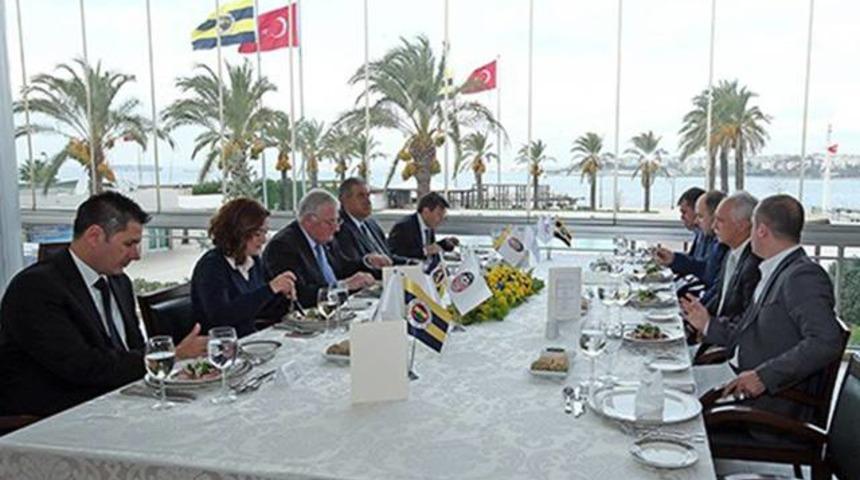 Fenerbah&ccedil;e&rsquo;den Zorya y&ouml;neticilerine yemek