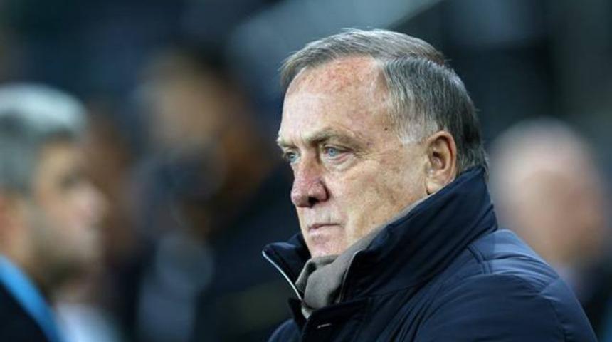 Dick Advocaat: 'Emenike oynamasa da parasını alıyor'