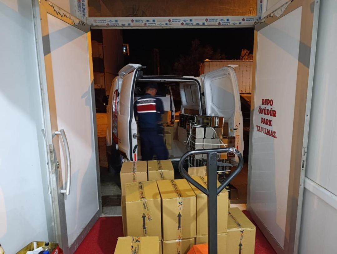 Edremit’te taklit ve tağşiş 15 bin 365 litre zeytinyağı ele geçirildi 2