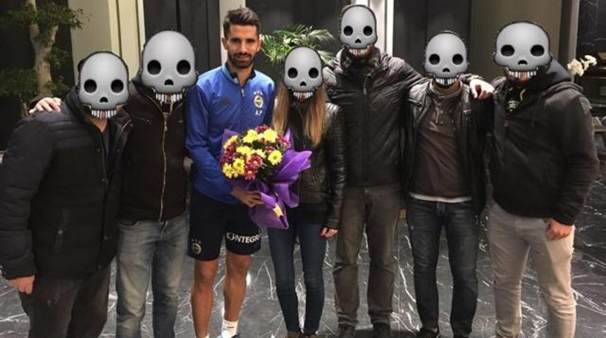 KT&Uuml;'l&uuml; &ouml;ğrencilerin Fenerbah&ccedil;e ziyaretinde ilgin&ccedil; fotoğraf!