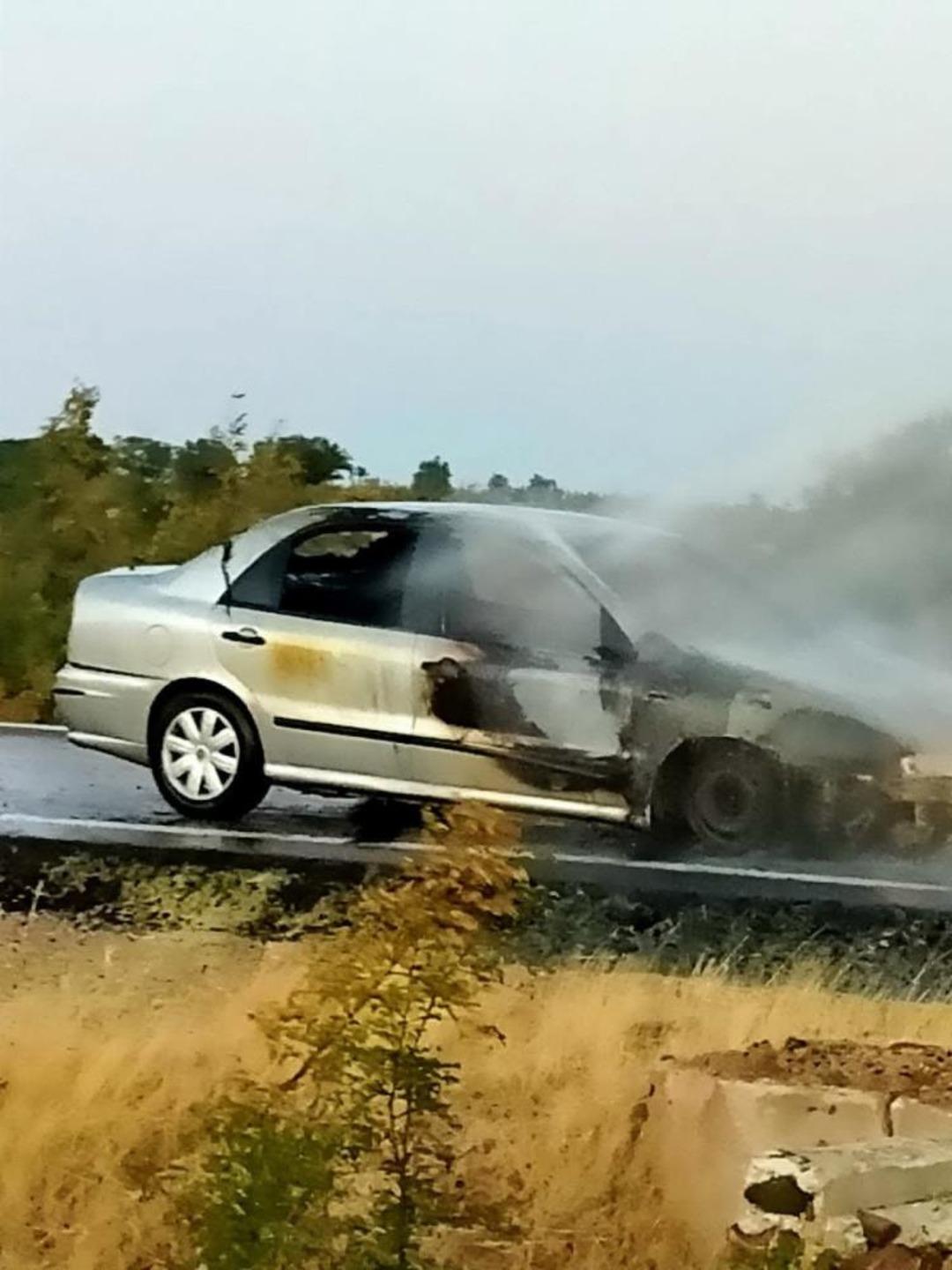Ankara da seyir halindeki araçta çıkan yangın tarlaya sıçradı 2