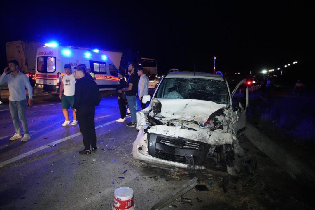 Edirne’de feci kaza: 1’i ağır 5 yaralı 1