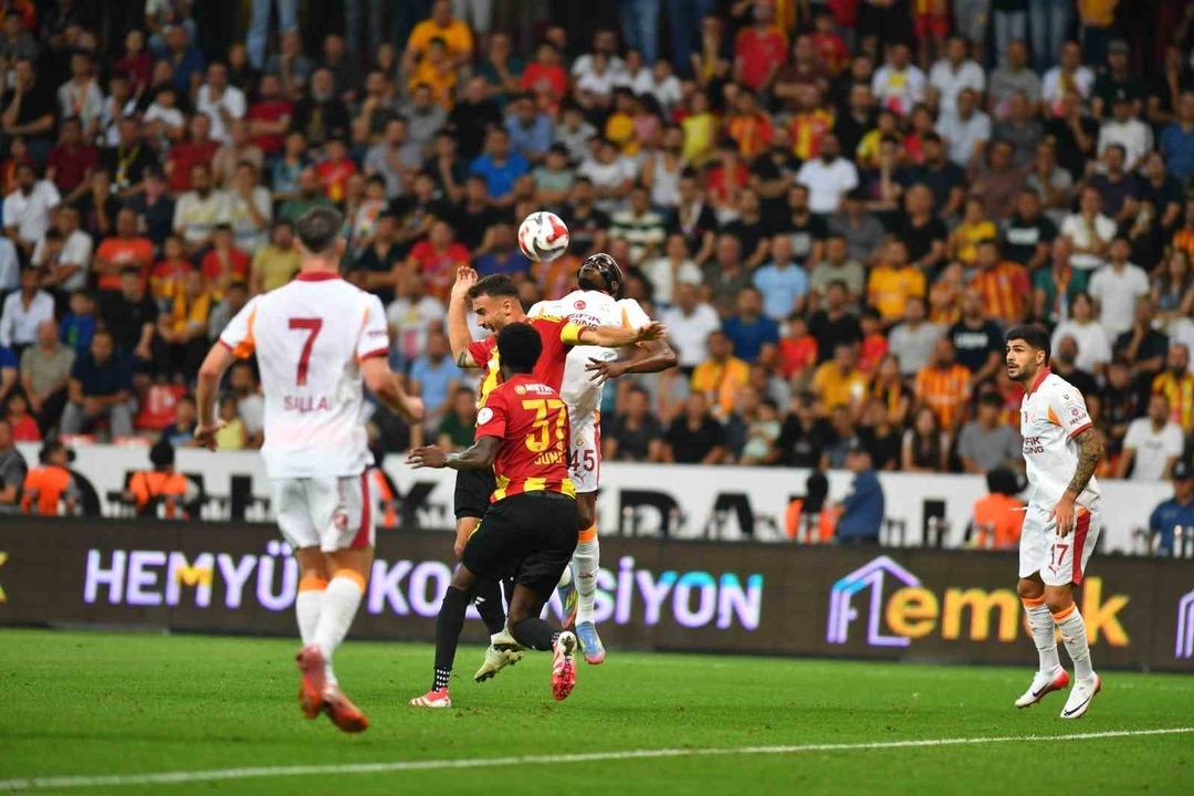 Galatasaray güle oynaya galibiyet almaya devam ediyor! Aslan Kayseri de flaş skorla kazandı... 2