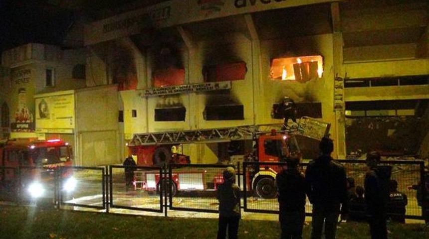 Bursa Atatürk Stadyumu’nda yangın çıktı