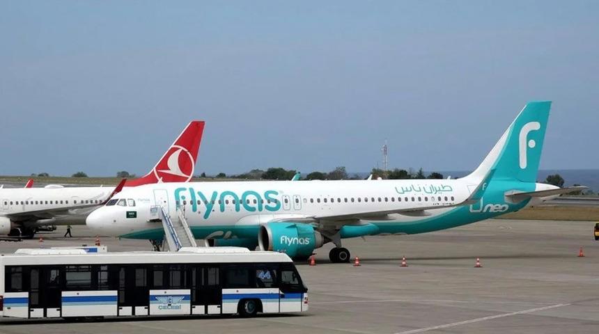 Trabzon'dan Suudi Arabistan'a gitmek için havalanan uçakta motor arızası: 8 dakika sonra acil iniş yaptı! Bakanlıktan açıklama