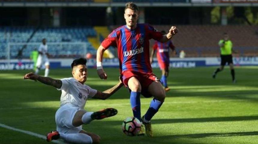 Suk'tan Ersun Yanal'a şok protesto