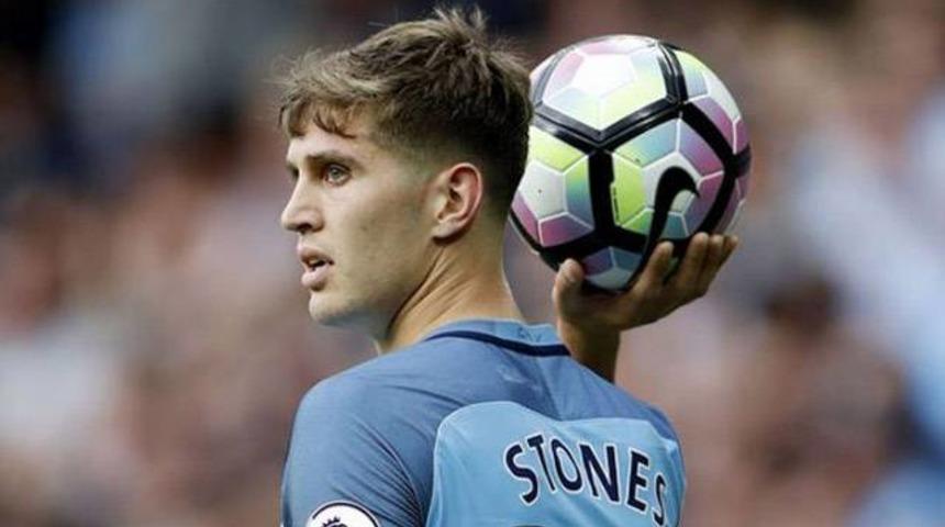 John Stones'un sevgilisini aldattığı ortaya &ccedil;ıktı