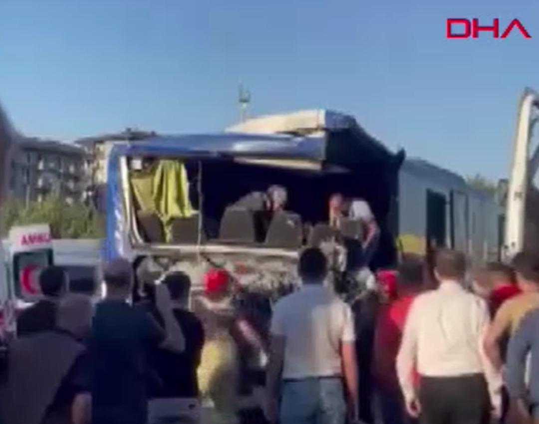 SON DAKİKA | TEM Otoyolu nda feci kaza! 8 yaralı var, trafik durdu 1