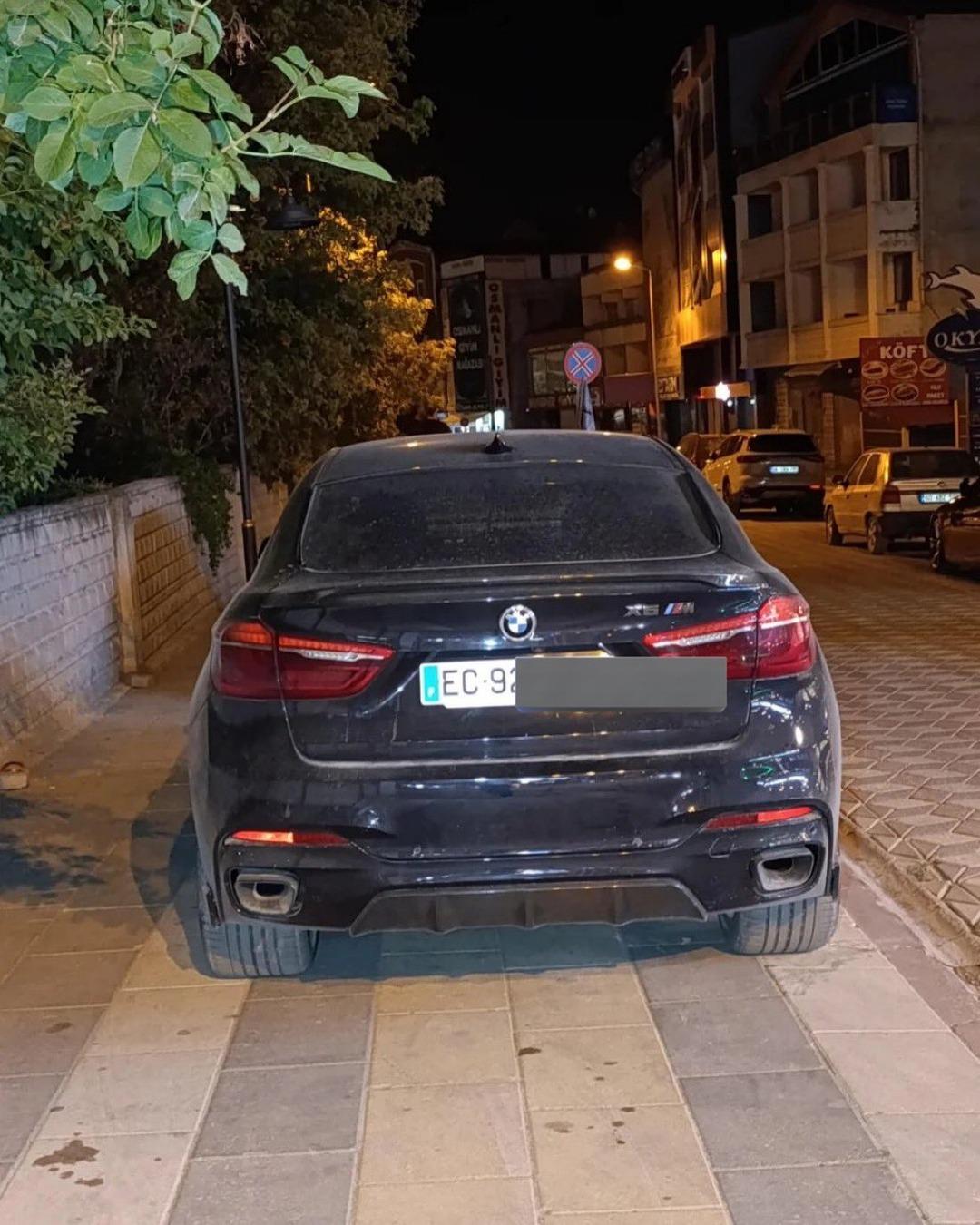 Öyle kural ihlaline böyle uyarı notu! Park ihlalinde bulunan gurbetçiye sert sözler: “Orada yapamadığın öküzlüğü..." 1