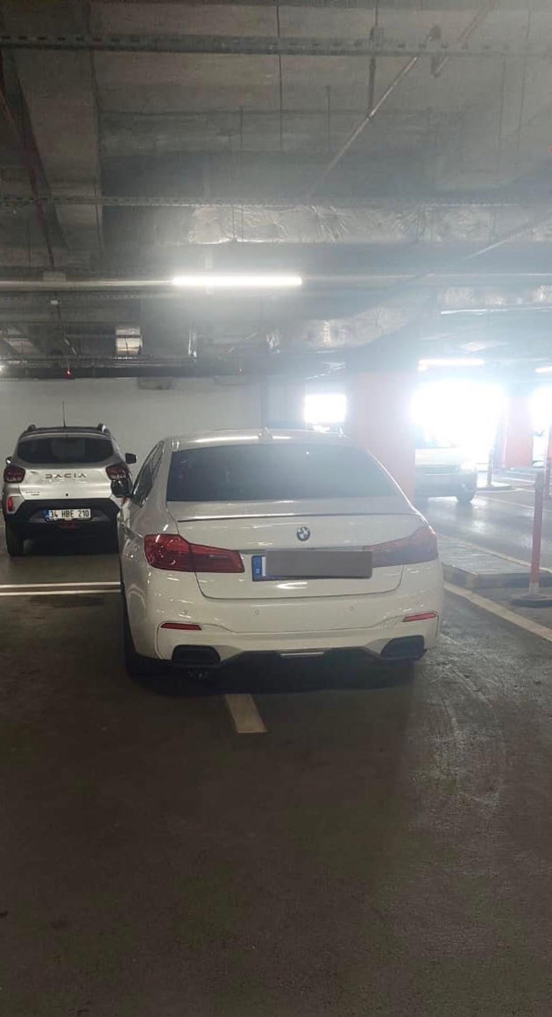 Öyle kural ihlaline böyle uyarı notu! Park ihlalinde bulunan gurbetçiye sert sözler: “Orada yapamadığın öküzlüğü..." 2