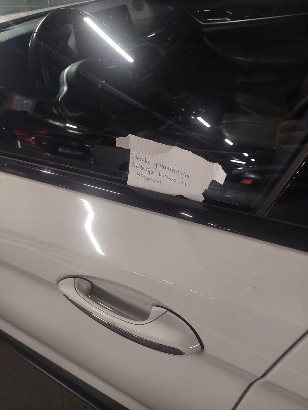 Öyle kural ihlaline böyle uyarı notu! Park ihlalinde bulunan gurbetçiye sert sözler: “Orada yapamadığın öküzlüğü..." 3