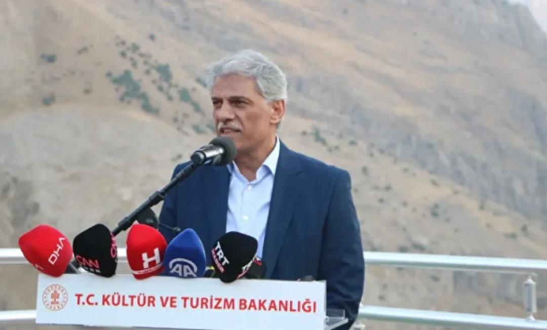 1200xauto Hakkâri’de kültür şöleni: ‘Bir Anadolu Şenliği’ büyük bir coşkuyla başladı
