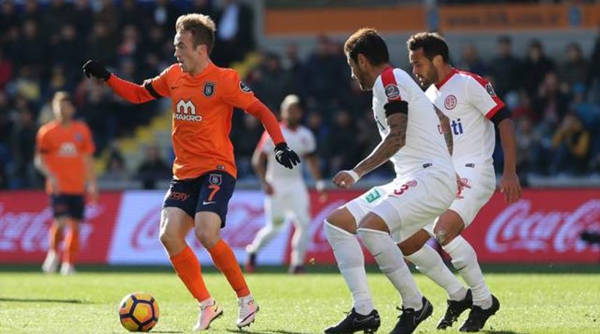 Medipol Başakşehir 2 - 2 Antalyaspor