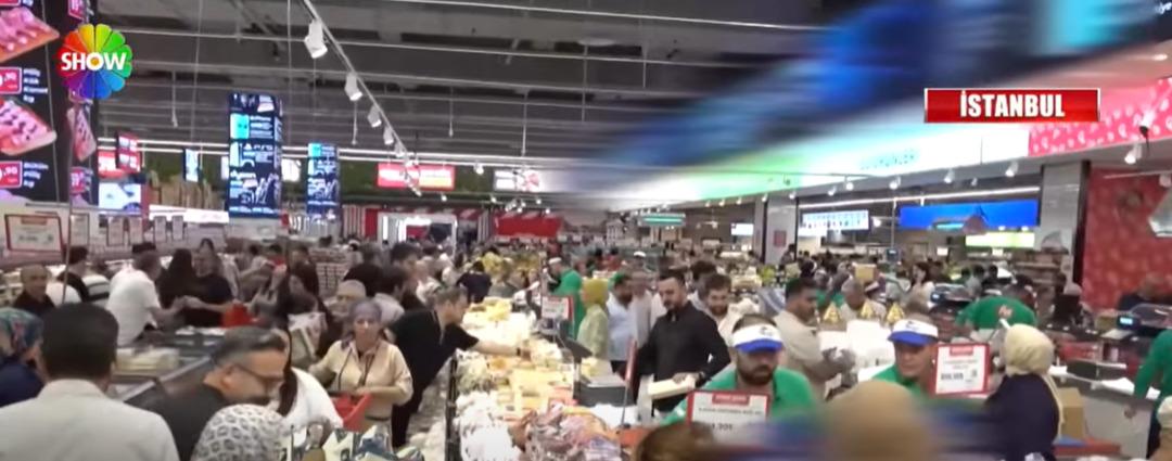 Kuyruğun sonu görünmedi! Gece 3 te beklemeye başladılar  Heyecanlıyız  Tek hedefleri  onu  almaktı 1