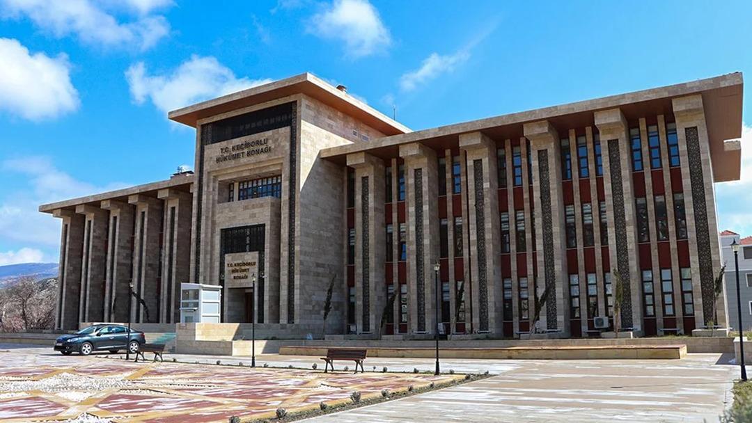 15 bin nüfuslu ilçede 71 milyon TL lik bina: Sosyal medyada "şatafat, lüks" tepkileri yağıyor! "Keçiborlular da orada kalıyor herhalde" 1