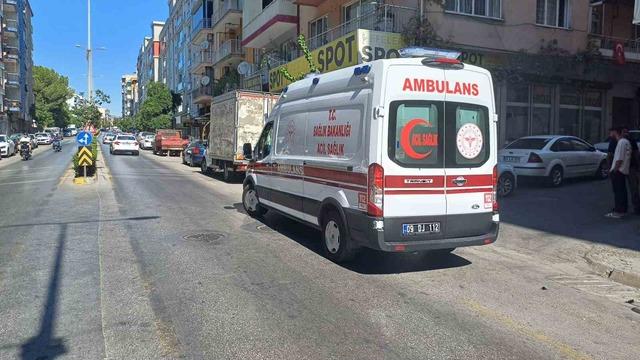 Motosikletle otomobil çarpıştı: 1 yaralı 4