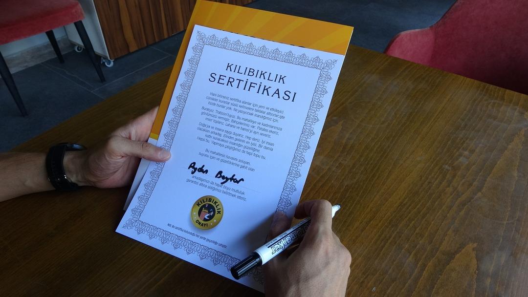 Alay konusu da oldu gurur kaynağı da: Kurşunlandı! Sertifika da veriyorlar "Bu çeşmeden su içenin kılıbık olması muhtemeldir" 7