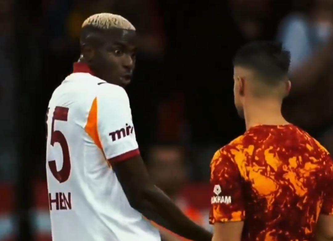 Maçın bile önüne geçti! Osimhen ile Yunus Akgün tartıştı, yayıncı kuruluşun ekrana getirdiği görüntü olay oldu 2